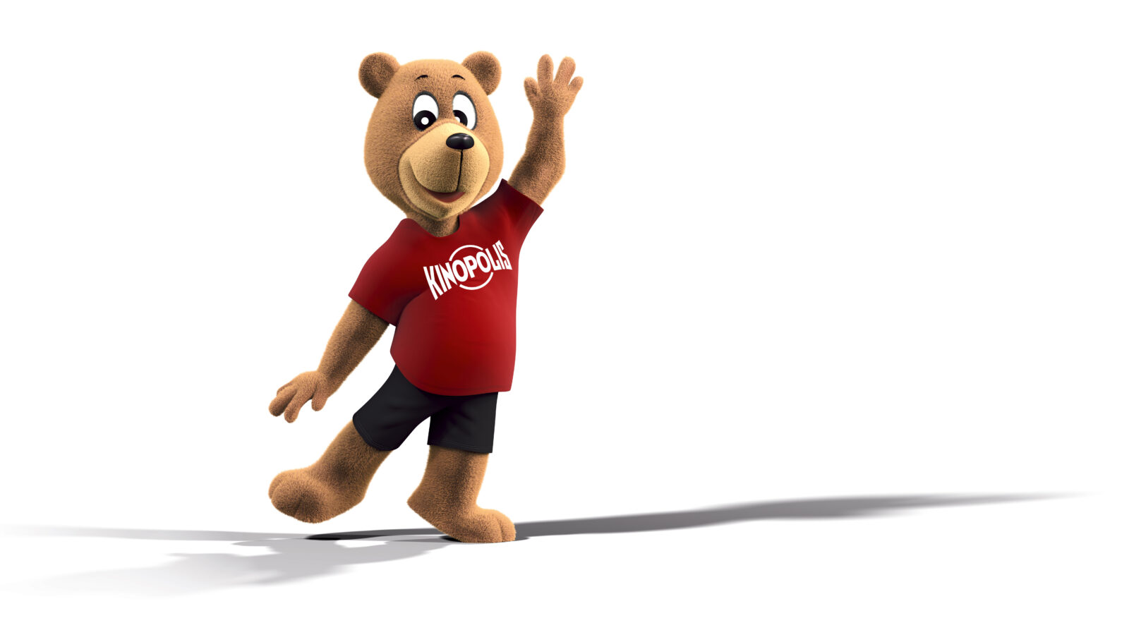 Ein lächelnder Cartoon-Bär in einem roten T-Shirt und schwarzen Shorts winkt mit einer Hand, während er auf einem Bein vor einem weißen Hintergrund steht.
