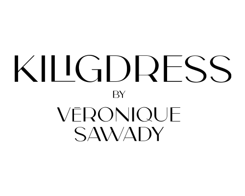 Der Text in Schwarz auf weißem Hintergrund lautet: KILLGDRESS BY VÉRONIQUE SAWADY, wobei KILLGDRESS in großen Großbuchstaben und BY VÉRONIQUE SAWADY darunter in kleineren Großbuchstaben steht.